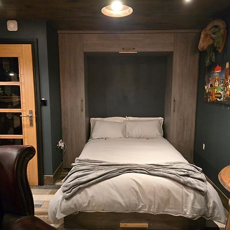The Pub - Unique & Authentic Experience - Free Parking!, 5 Minutes From Airbus And The Mall Cribbs Бристол Екстериор снимка