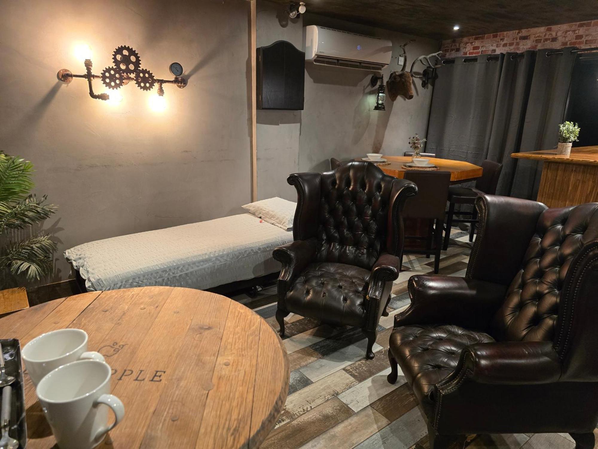 The Pub - Unique & Authentic Experience - Free Parking!, 5 Minutes From Airbus And The Mall Cribbs Бристол Екстериор снимка