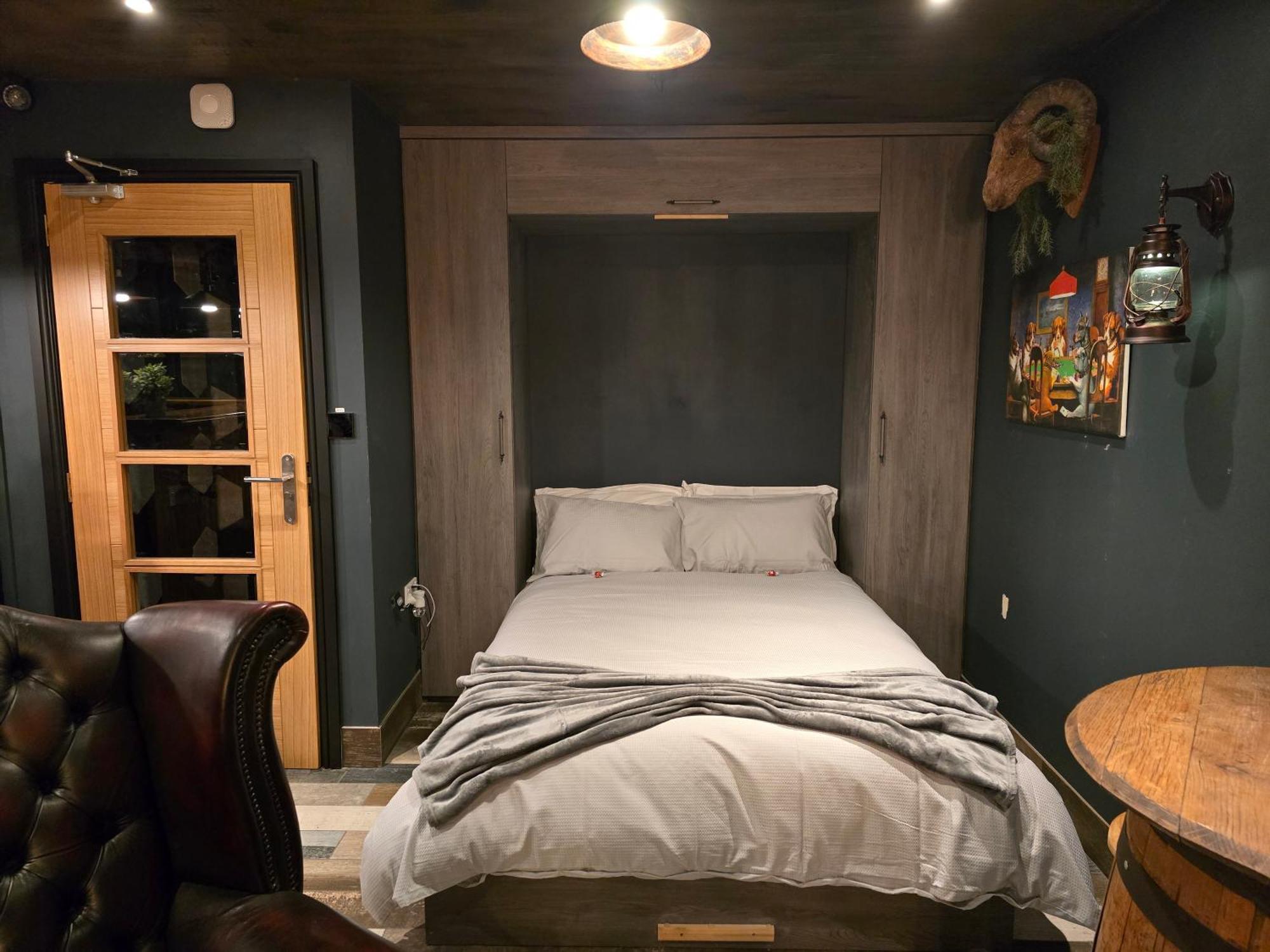 The Pub - Unique & Authentic Experience - Free Parking!, 5 Minutes From Airbus And The Mall Cribbs Бристол Екстериор снимка