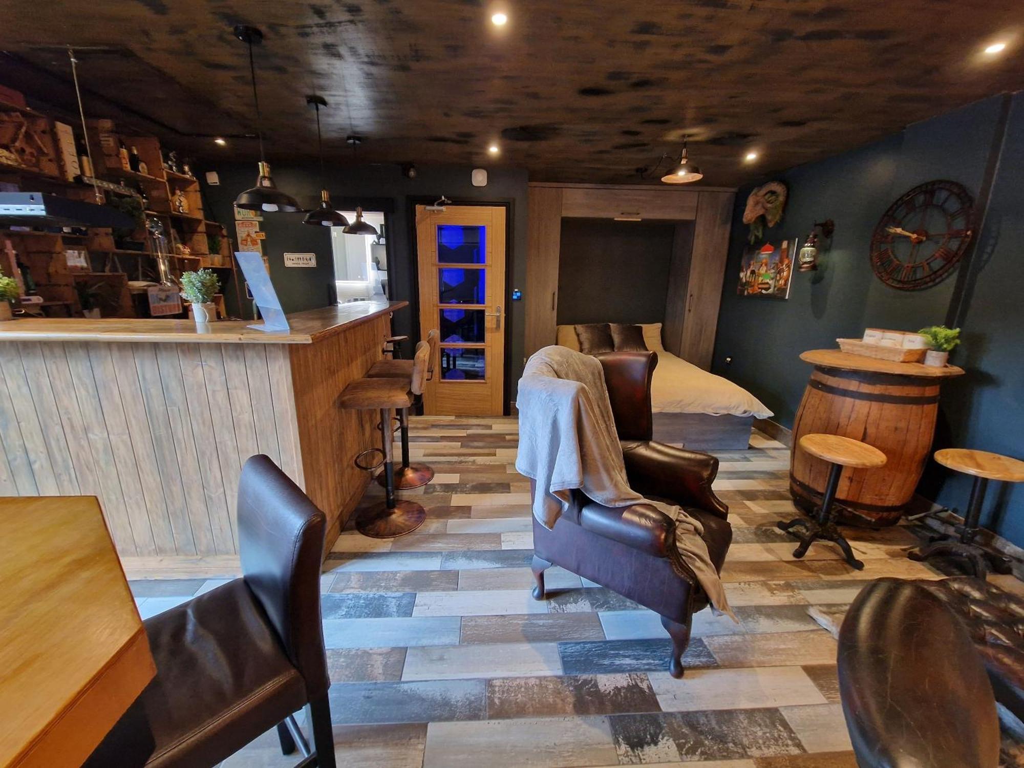 The Pub - Unique & Authentic Experience - Free Parking!, 5 Minutes From Airbus And The Mall Cribbs Бристол Екстериор снимка