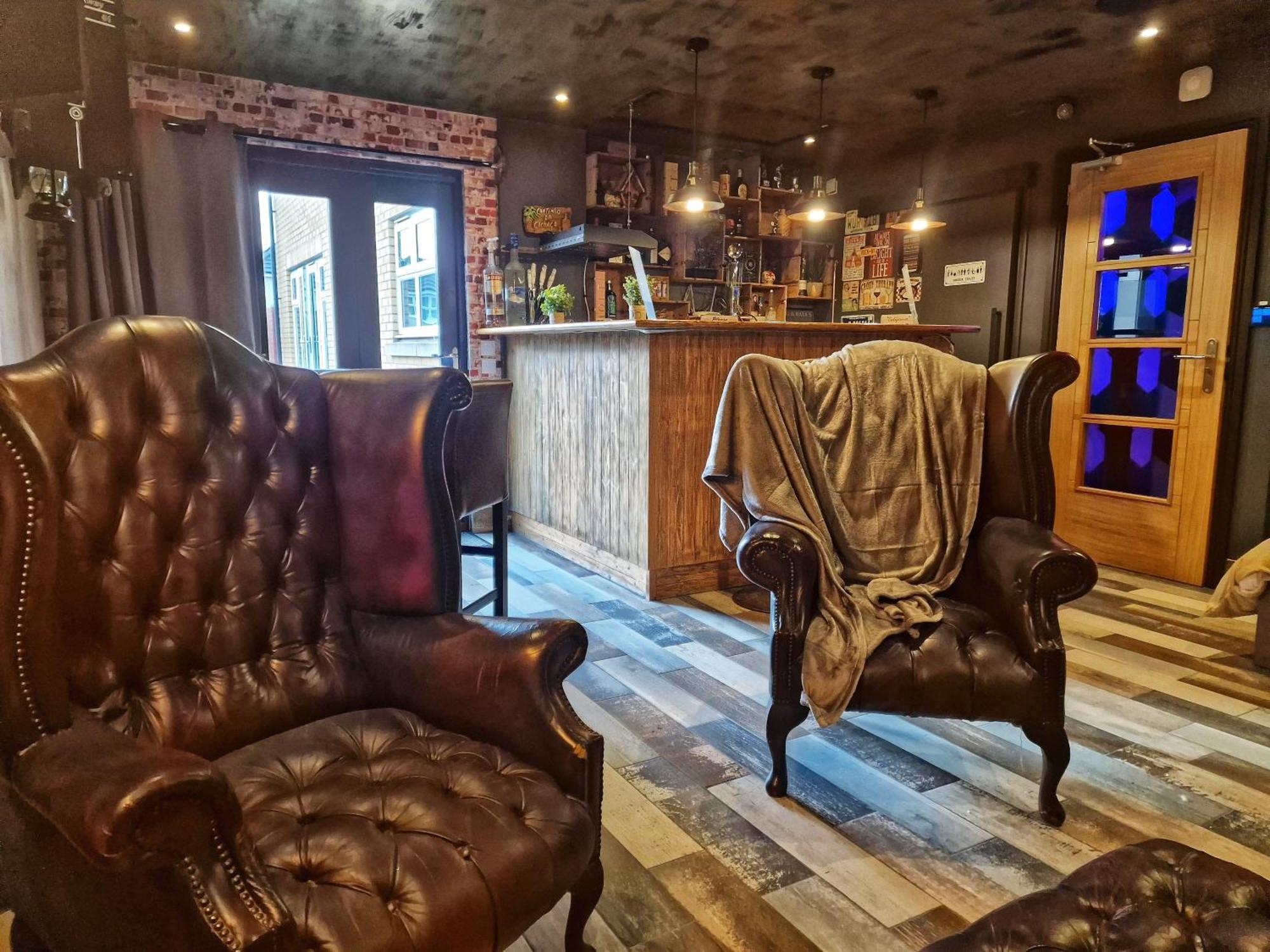 The Pub - Unique & Authentic Experience - Free Parking!, 5 Minutes From Airbus And The Mall Cribbs Бристол Екстериор снимка