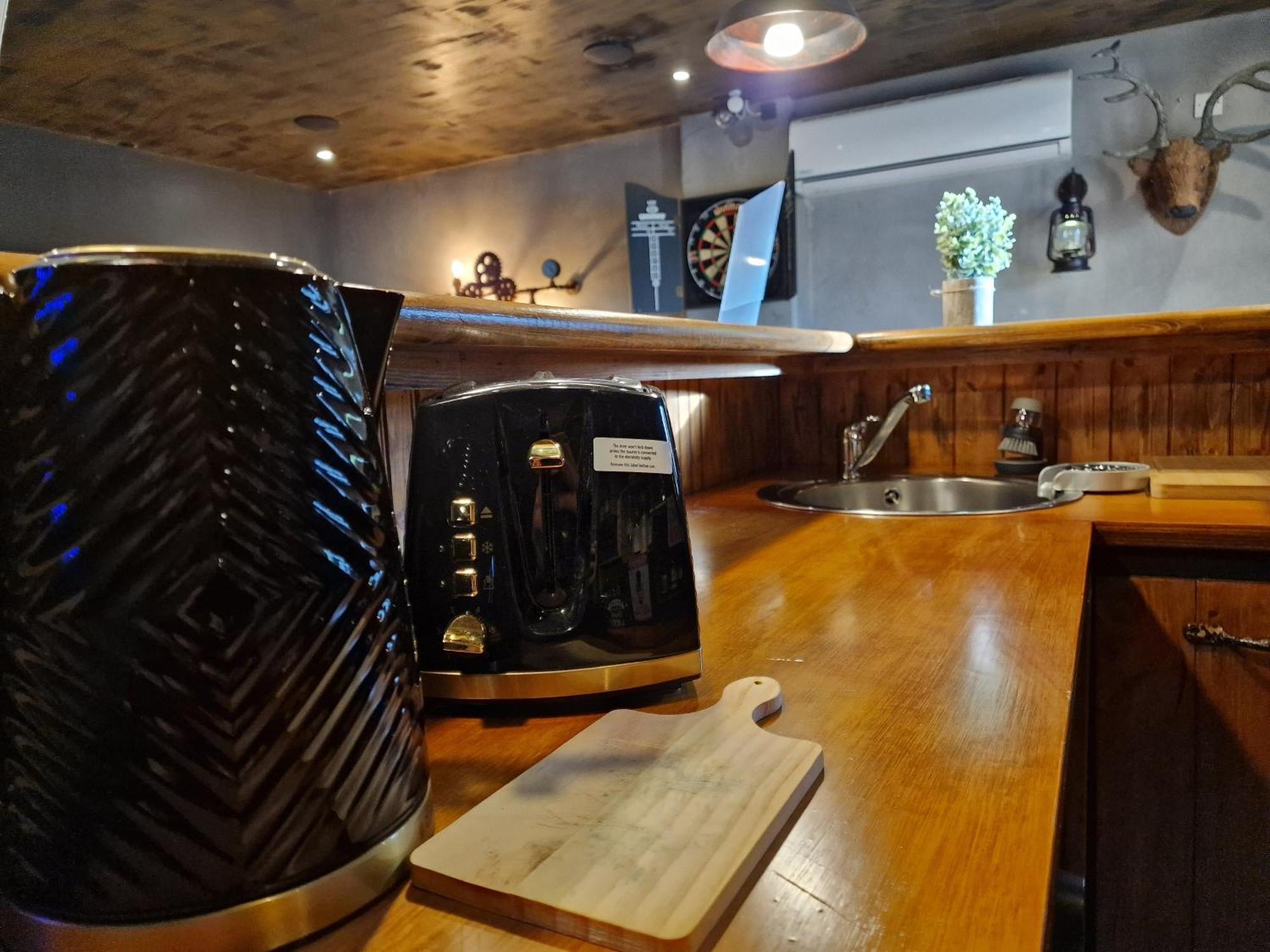 The Pub - Unique & Authentic Experience - Free Parking!, 5 Minutes From Airbus And The Mall Cribbs Бристол Екстериор снимка