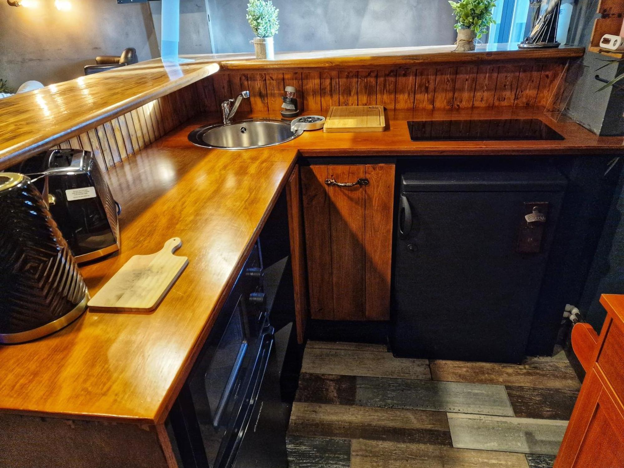 The Pub - Unique & Authentic Experience - Free Parking!, 5 Minutes From Airbus And The Mall Cribbs Бристол Екстериор снимка